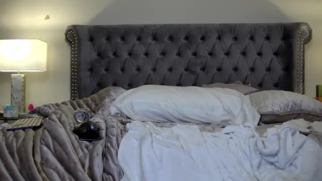 Poster: Shemale Webcams Video for October 04, 2022 – 07